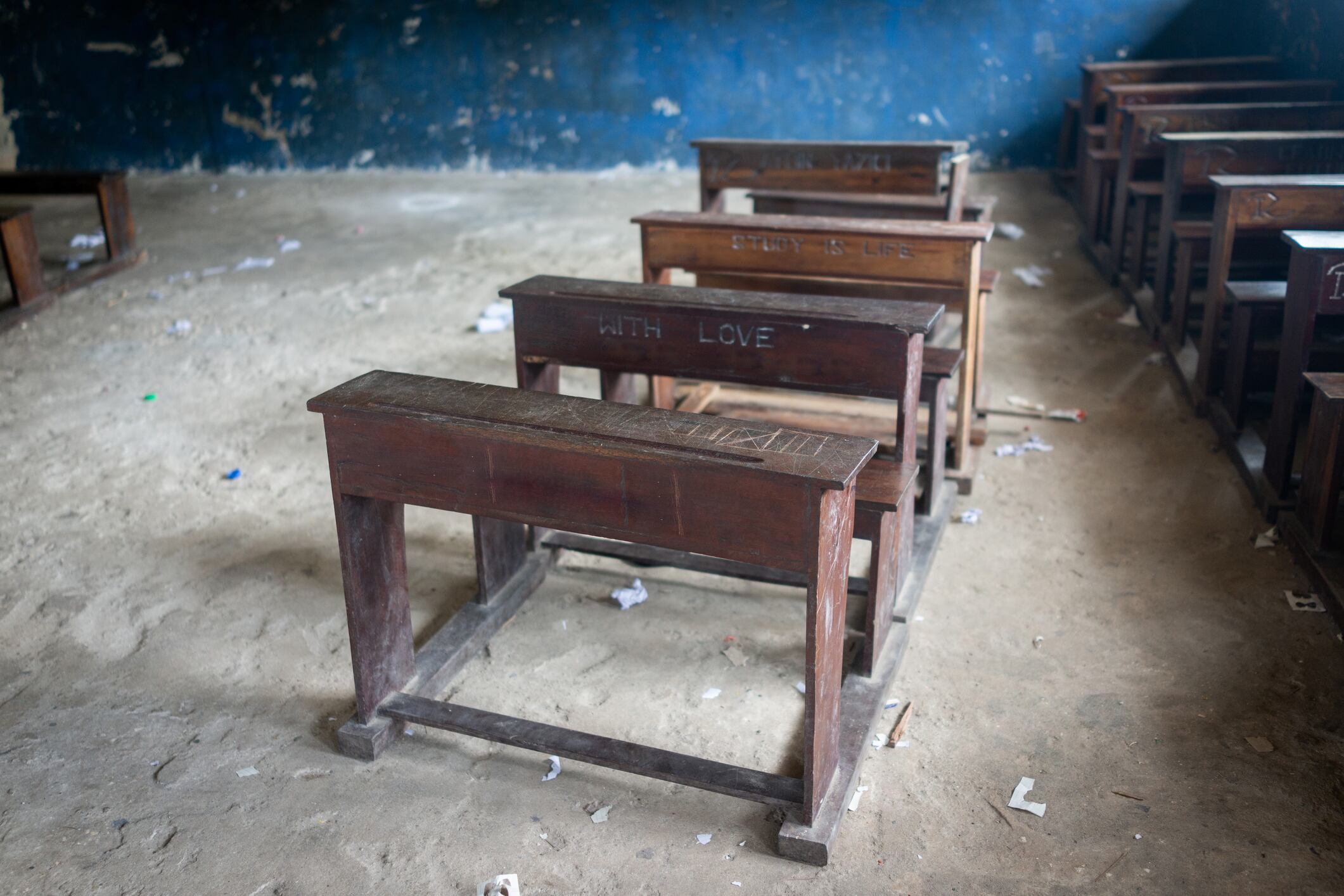 ¿Usted estudiaría aquí? Los colegios del Amazonas parecen del siglo pasado por abandono y falta de internet. Foto de referencia de un colegio en mal estado. Foto: Getty Images