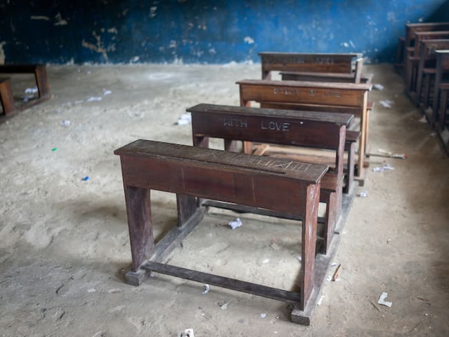 ¿Usted estudiaría aquí? Los colegios del Amazonas parecen del siglo pasado por abandono y falta de internet. Foto de referencia de un colegio en mal estado. Foto: Getty Images