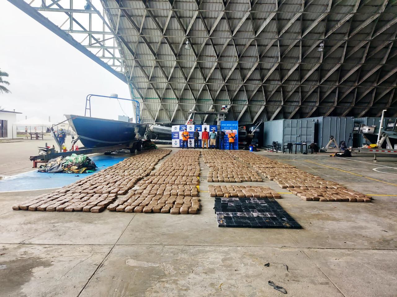 Armada incauta dos toneladas de marihuana en el Pacífico Colombiano. Foto: Cortesía Armada Nacional