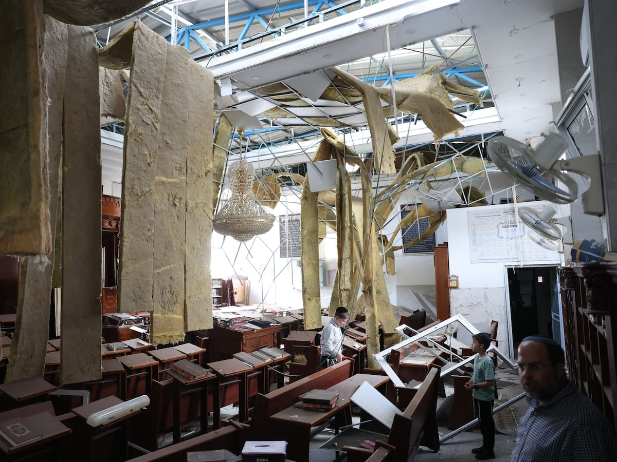 Embajada de EE.UU. en Tel Aviv sufrió “daños menores” tras un impacto cercano