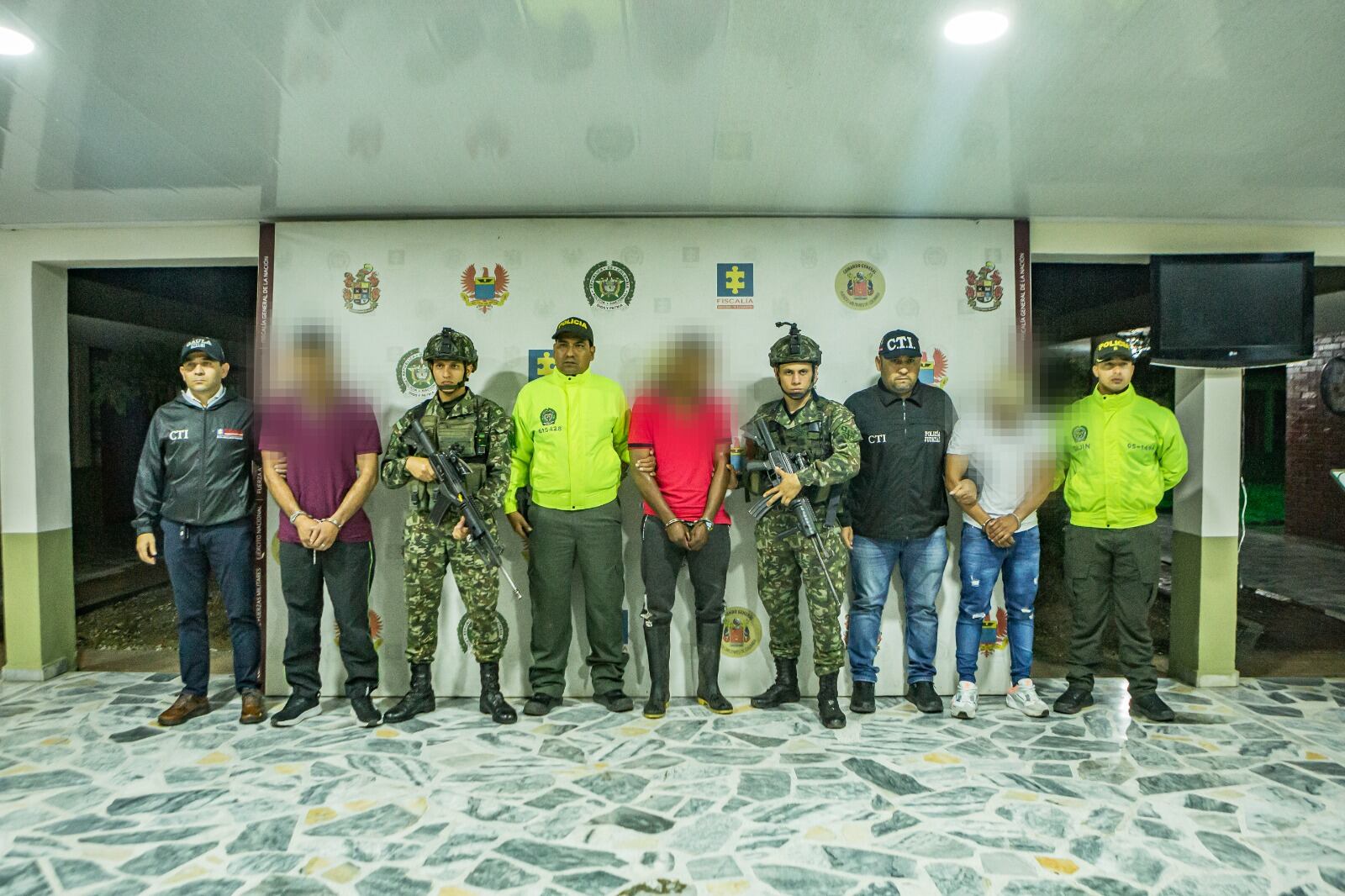 Alias 'El Negro' fue capturado junto a otros dos subversivos. Crédito: Policía Nacional.