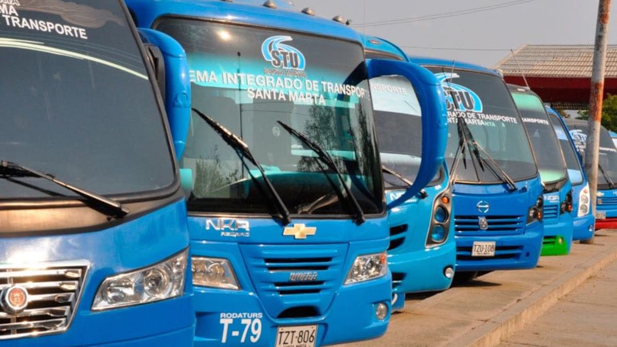 En Santa Marta, la comunidad rechaza el comportamiento imprudente de un conductor de bus urbano