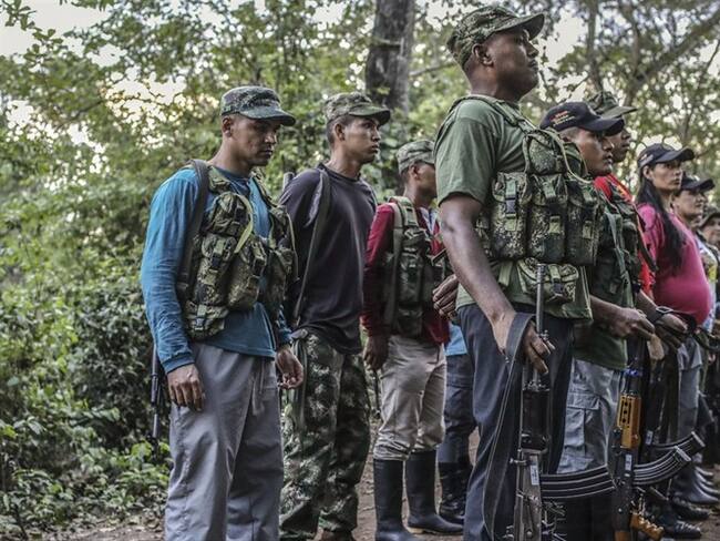 Denuncian que paramilitares ofrecen dinero a miembros de las Farc para reclutarlos. Foto: Getty Images