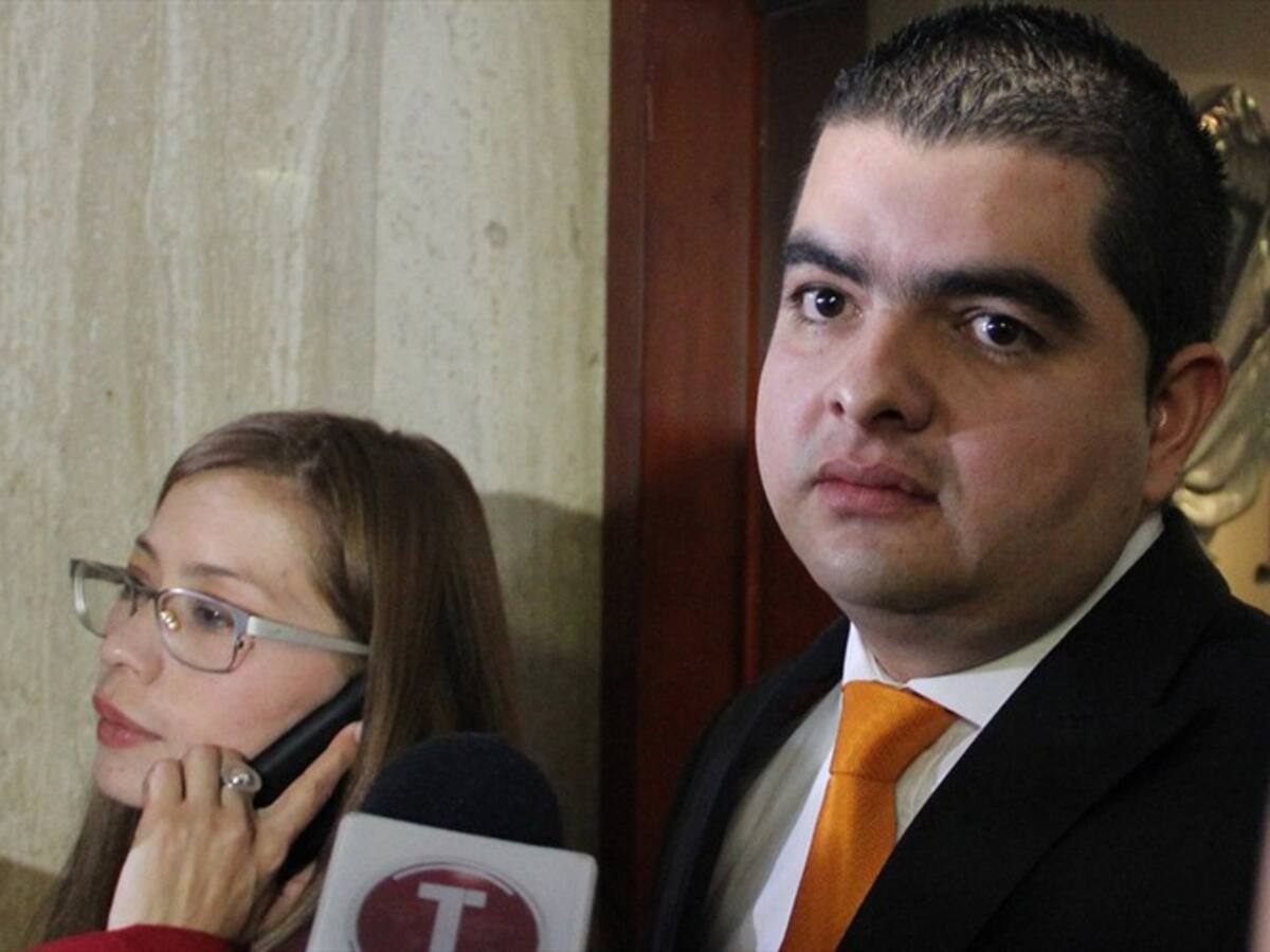 Mineducación cuestiona título en derecho del senador Liberal, Julián Bedoya