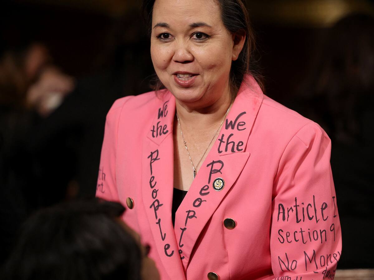 Congresistas demócratas visten de rosa en el discurso de Trump para protestar contra él