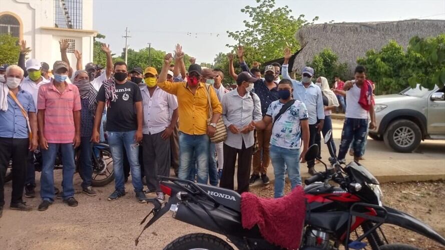 La población se ha enfrentado durante toda la mañana con la fuerza pública . Foto: Cortesía: Jaime Martínez