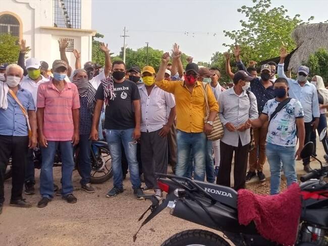 La población se ha enfrentado durante toda la mañana con la fuerza pública . Foto: Cortesía: Jaime Martínez