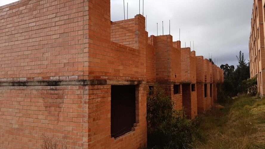 Los dos proyectos de vivienda tienen problemas estructurales, de contratación y en una gran proporción es un elefante blanco. . Foto: La W