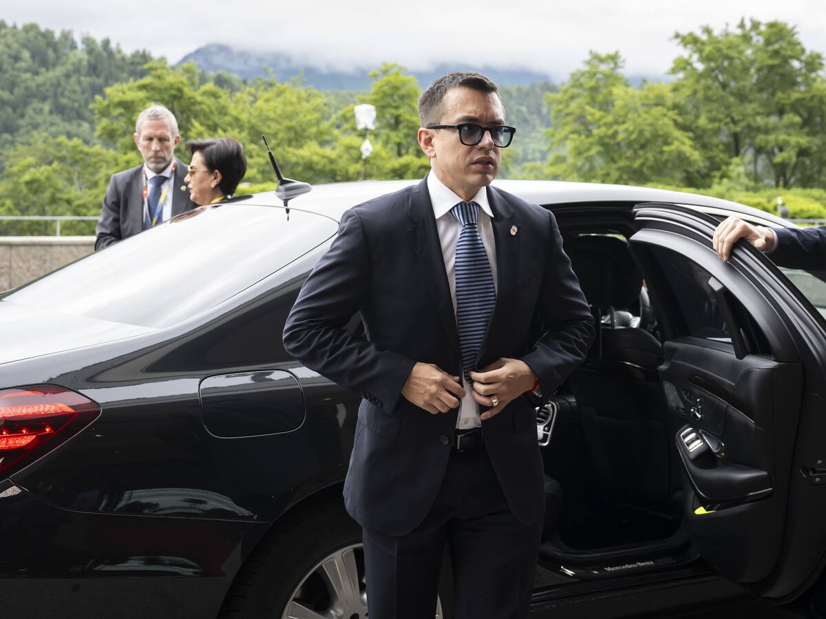 Presidente de Ecuador asegura que Petro es “snob izquierdista”