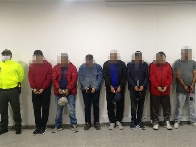 Fiscalía desarticuló en Bogotá la estructura criminal ‘Los Piper&#039;, al capturar a 8 de sus integrantes, entre ellos su cabecilla alias ‘El Cura&#039;.. Foto: Twitter @CarlosHolmesTru