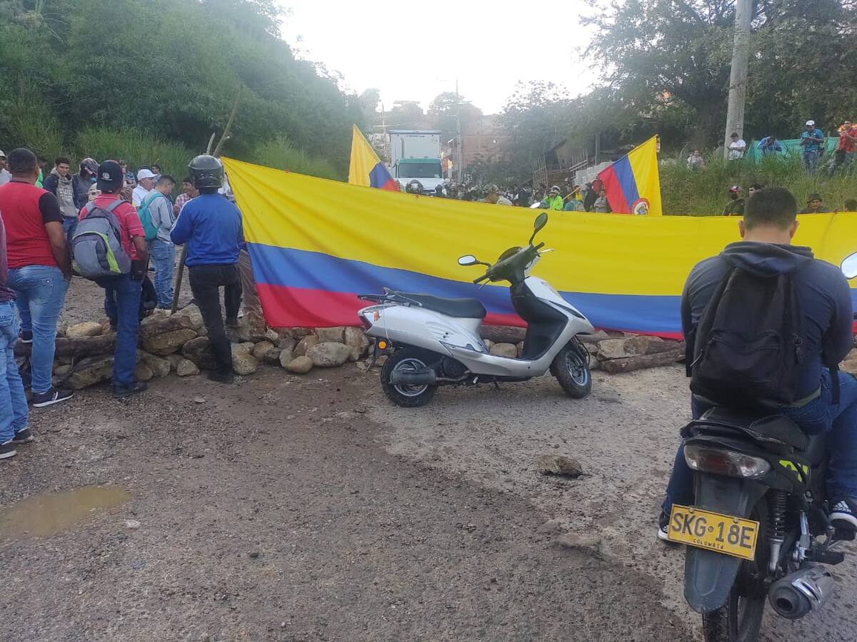 Siguen los bloqueos en vías de Santander