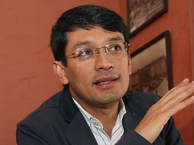 El gobernador Camilo Romero manifestó que las supuestas anomalías no solo se presentan en la actual administración sino que se habrían presentado en años anteriores. Foto: Colprensa - German Enciso.