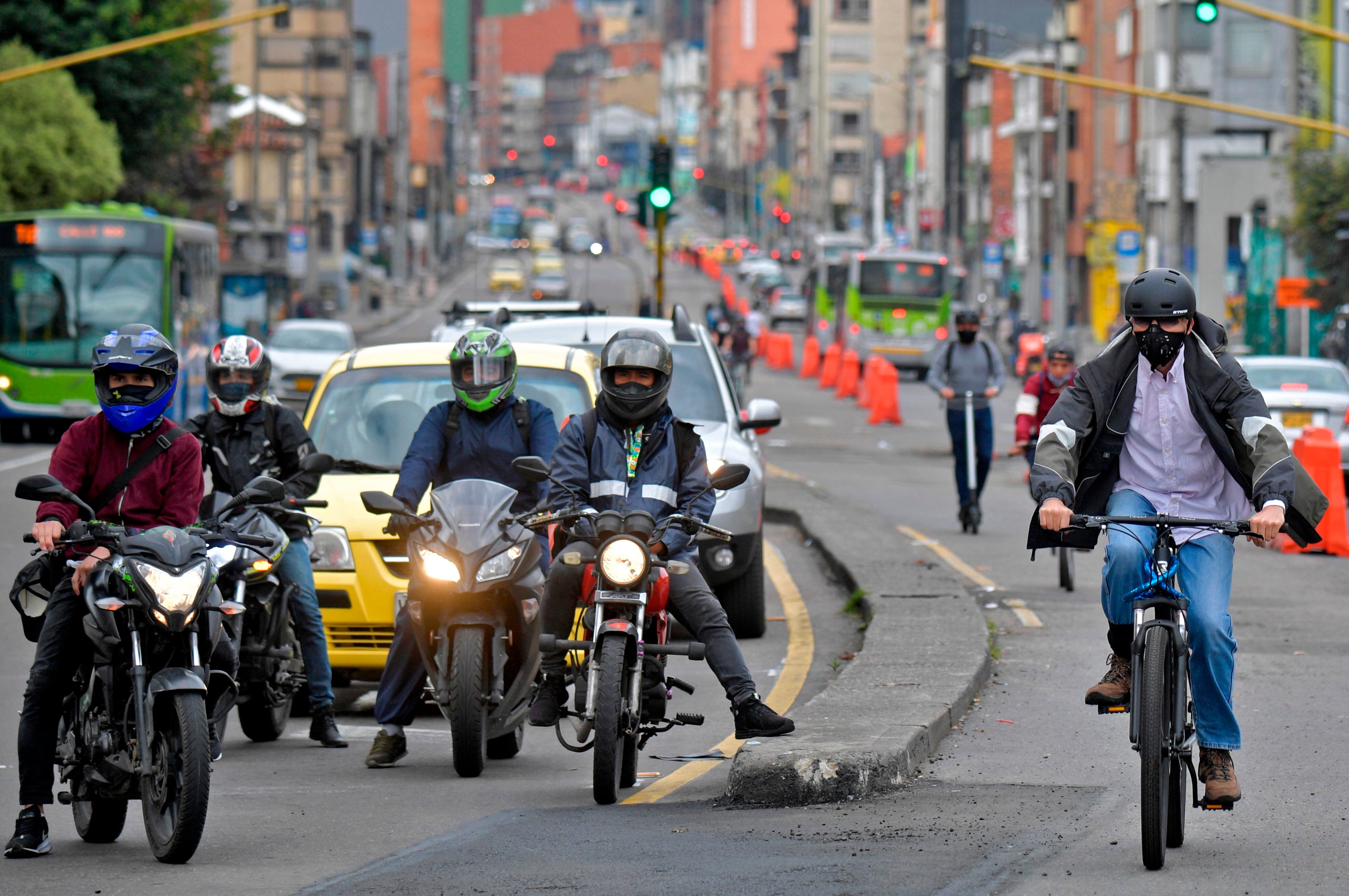 Motocicletas en Bogotá. Foto: Raúl Arboleda / AFP via Getty Images