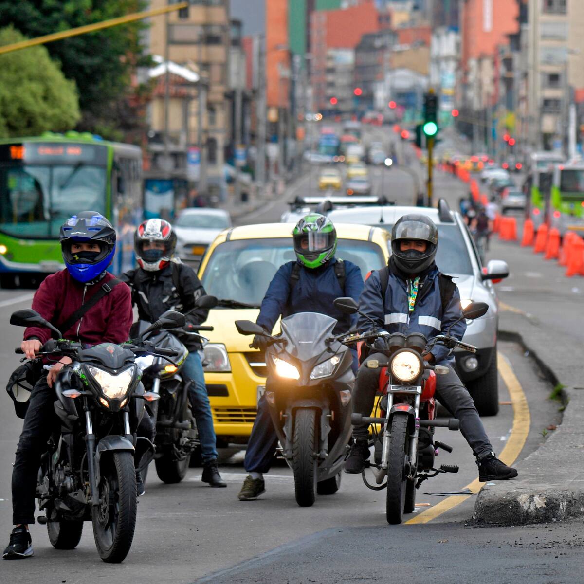 Ojo, motociclistas: esta es la multa por no llevar chaqueta o chaleco reflectivo