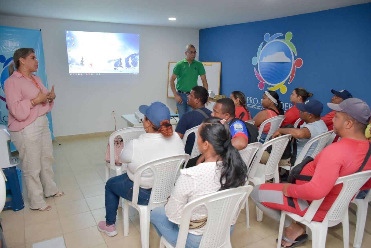 Prestadores de servicios turísticos en Santa Marta, se capacitan en atención al cliente. Foto: Alcaldía de Santa Marta.