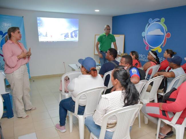 Prestadores de servicios turísticos en Santa Marta, se capacitan en atención al cliente. Foto: Alcaldía de Santa Marta.