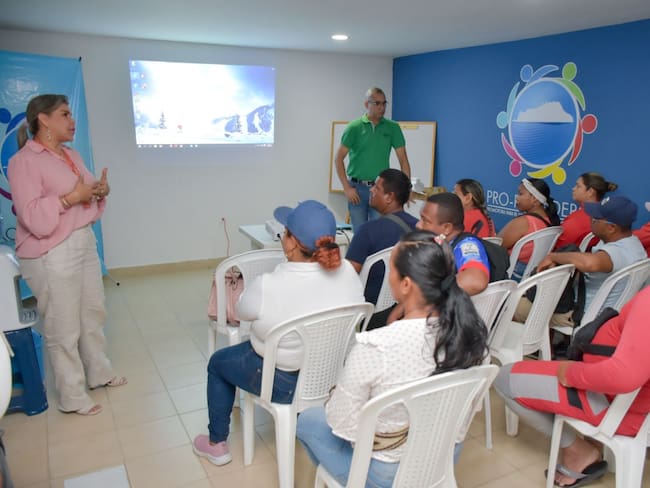 Prestadores de servicios turísticos en Santa Marta, se capacitan en atención al cliente. Foto: Alcaldía de Santa Marta.