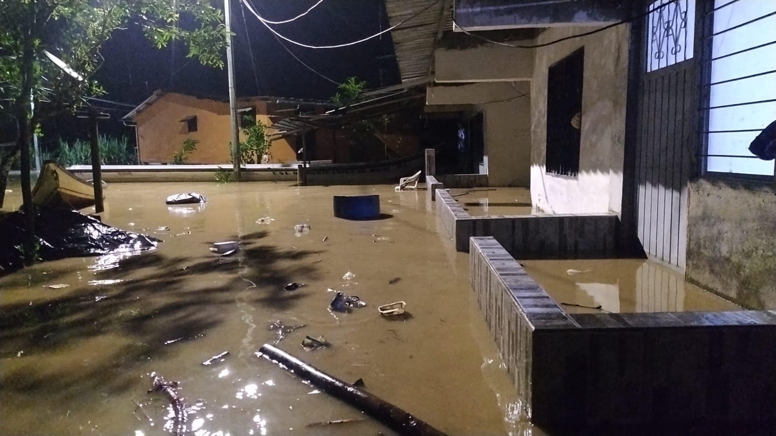 El río Micay se desbordó, inundando la zona urbana del municipio de López de Micay y afectando principalmente viviendas. Crédito: Alcaldía de López de Micay, Cauca.