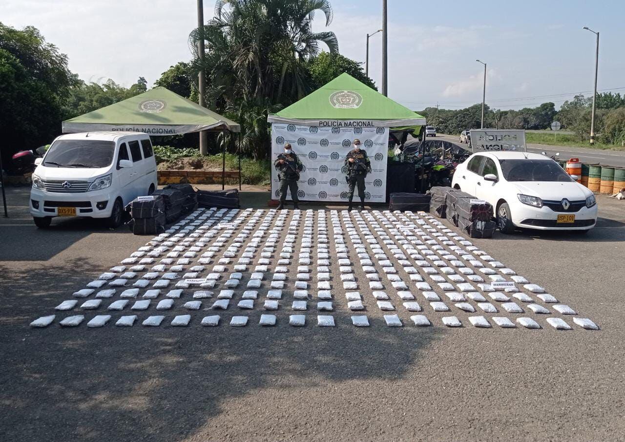 En 20 costales con 100 paquetes al interior se ocultaba el alucinógeno. Crédito: Policía Cauca.