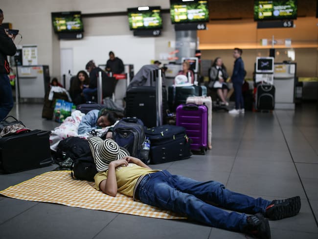 Pasajeros en el aeropuerto El Dorado. Foto: Colprensa-John Paz.