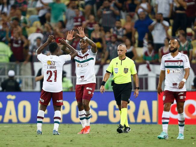 Jhon Arias y Yony González celebran el empate ante Flamengo. Foto: Wagner Meier/Getty Images.