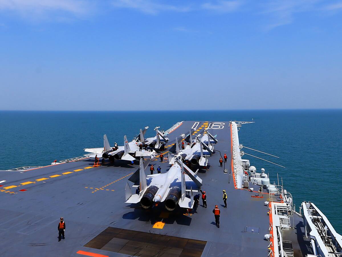 Los dos portaaviones de la Armada de China están navegando fuera de sus bases