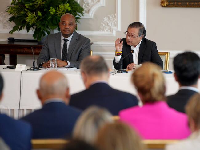 Petro y su canciller Murillo con el Cuerpo Diplomático | Foto: Presidencia