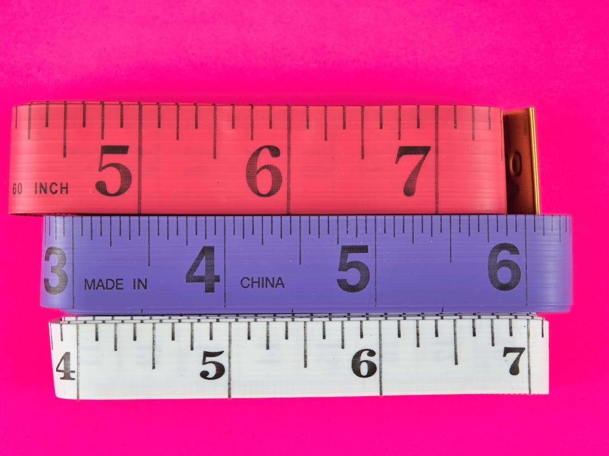 Está usando mal abreviaturas lts., mts., cms., hrs., seg. y otras: Corrección según Real Academia