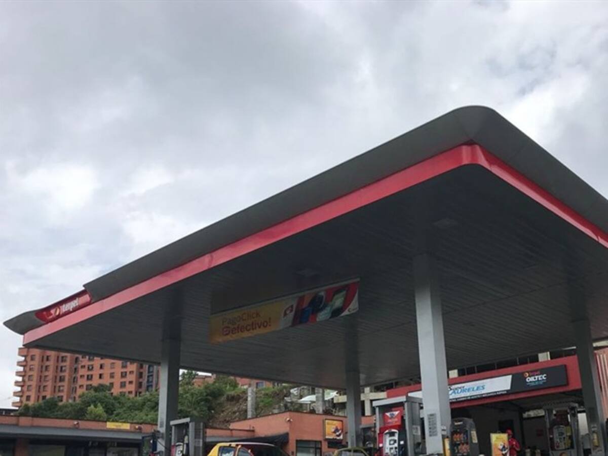Precio de la gasolina incrementa en 15 ciudades del país