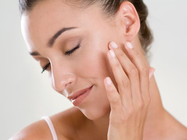 Tome nota: ejercicios faciales para reducir las arrugas y tonificar el rostro