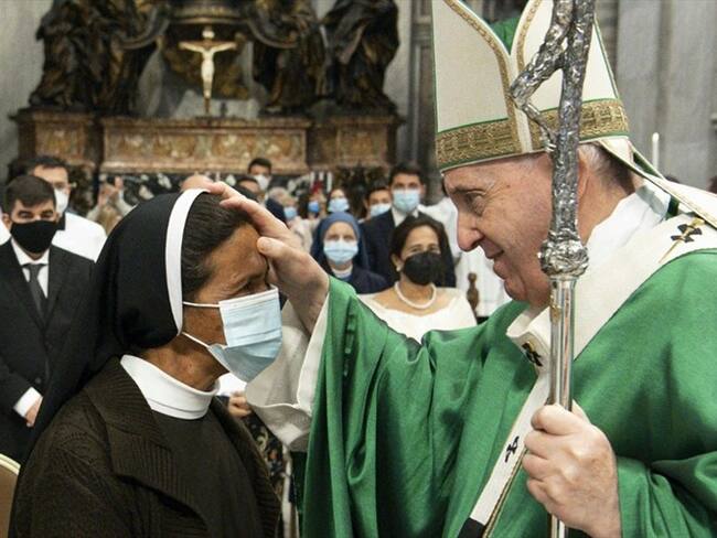 “Siempre me aferré a Dios”: Papa Francisco habló con monja liberada