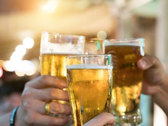 Según estudio, beber alcohol ayuda a hablar idiomas extranjeros con mayor fluidez. Foto: Getty Images