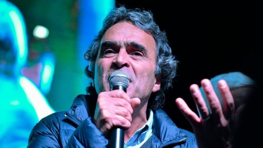 El contrato investigado fue celebrado durante el periodo en el que Sergio Fajardo se desempeñó como gobernador de Antioquia. Foto: Getty Images / DIANA SÁNCHEZ