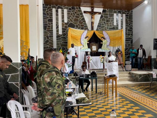 Diálogo por comunidad afectada por ola invernal. Foto: W Radio.