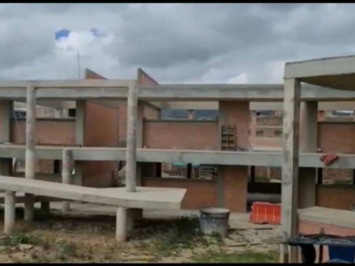 Estudiantes y profesores desesperados por retraso de obras del FFIE en Paipa