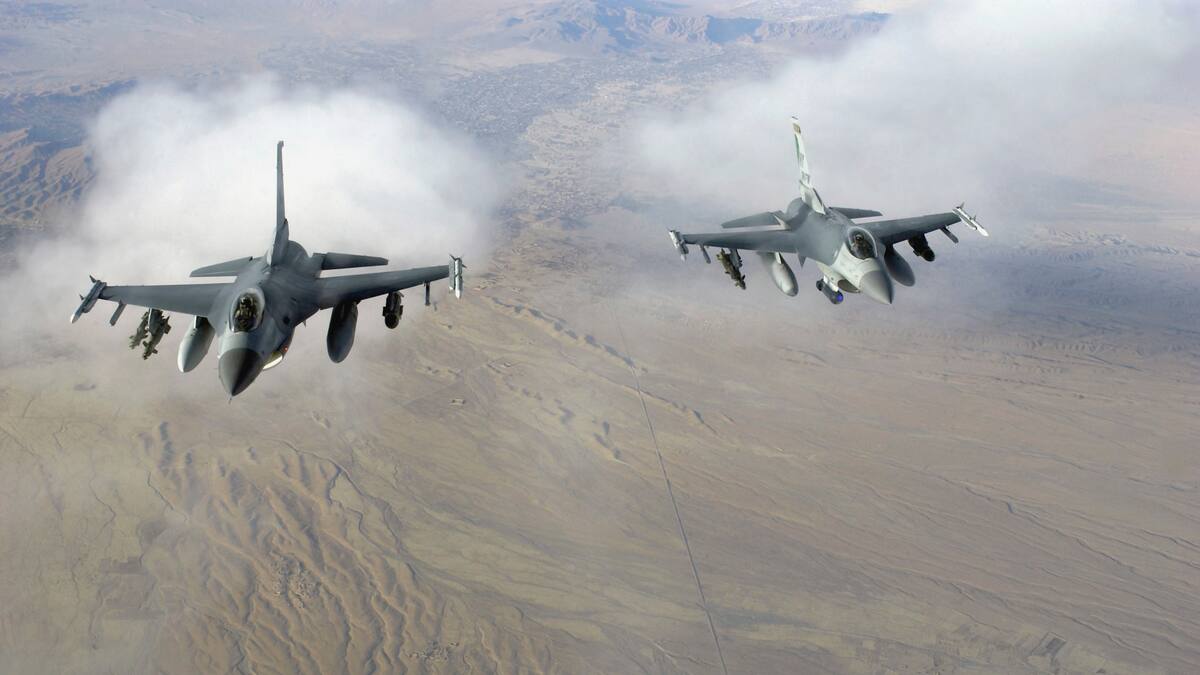 OTAN comenzó a enviar aviones F-16 a Ucrania para fortalecer la defensa contra Rusia