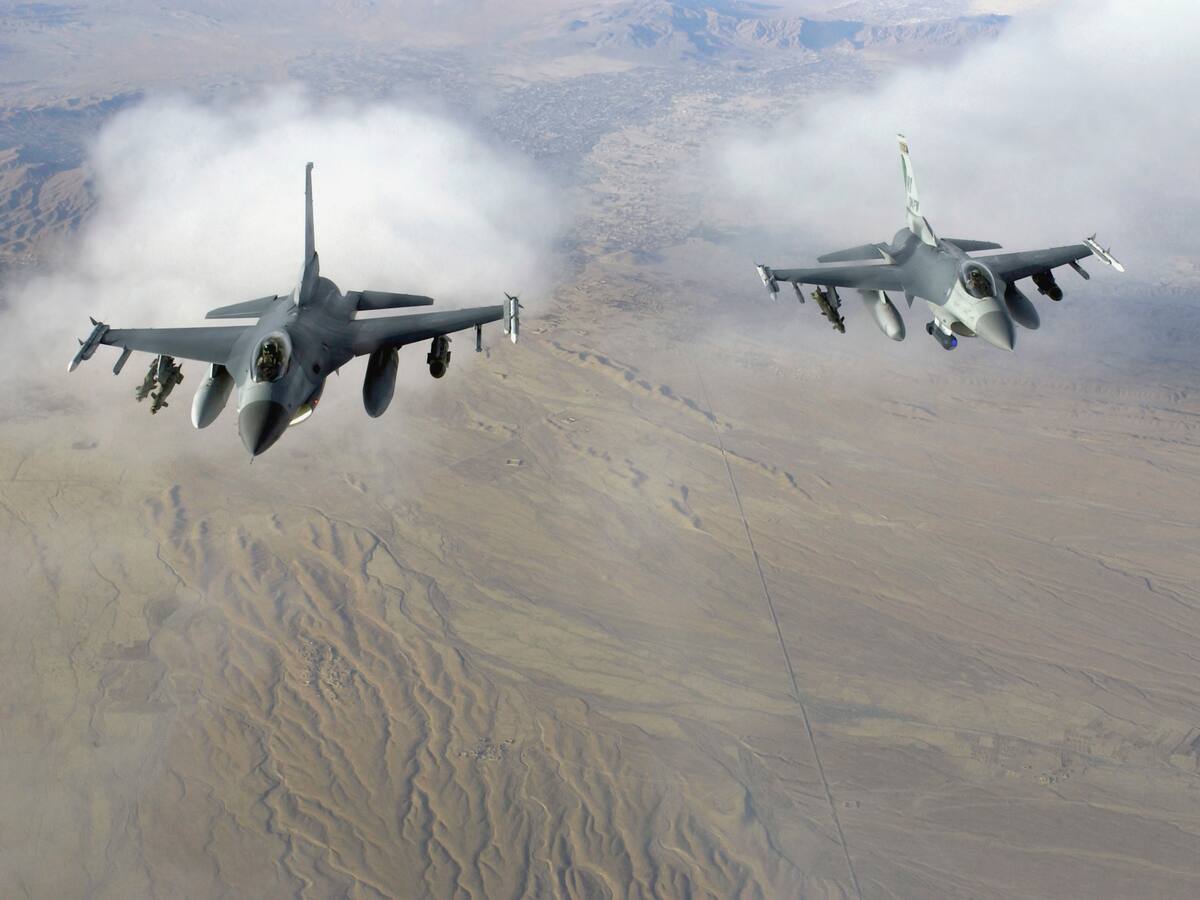 OTAN comenzó a enviar aviones F-16 a Ucrania para fortalecer la defensa contra Rusia