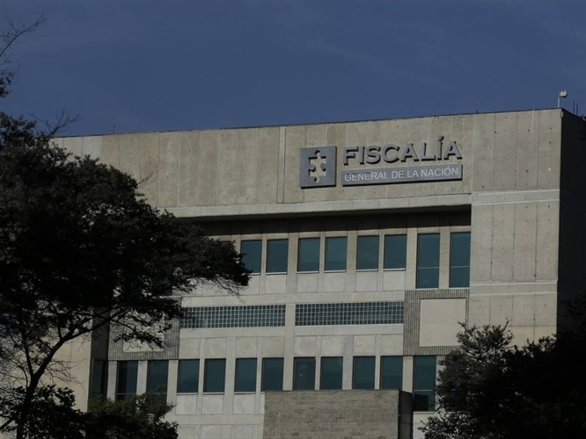 "Está levitando": mal montaje en Photoshop de la Fiscalía es objeto de burlas