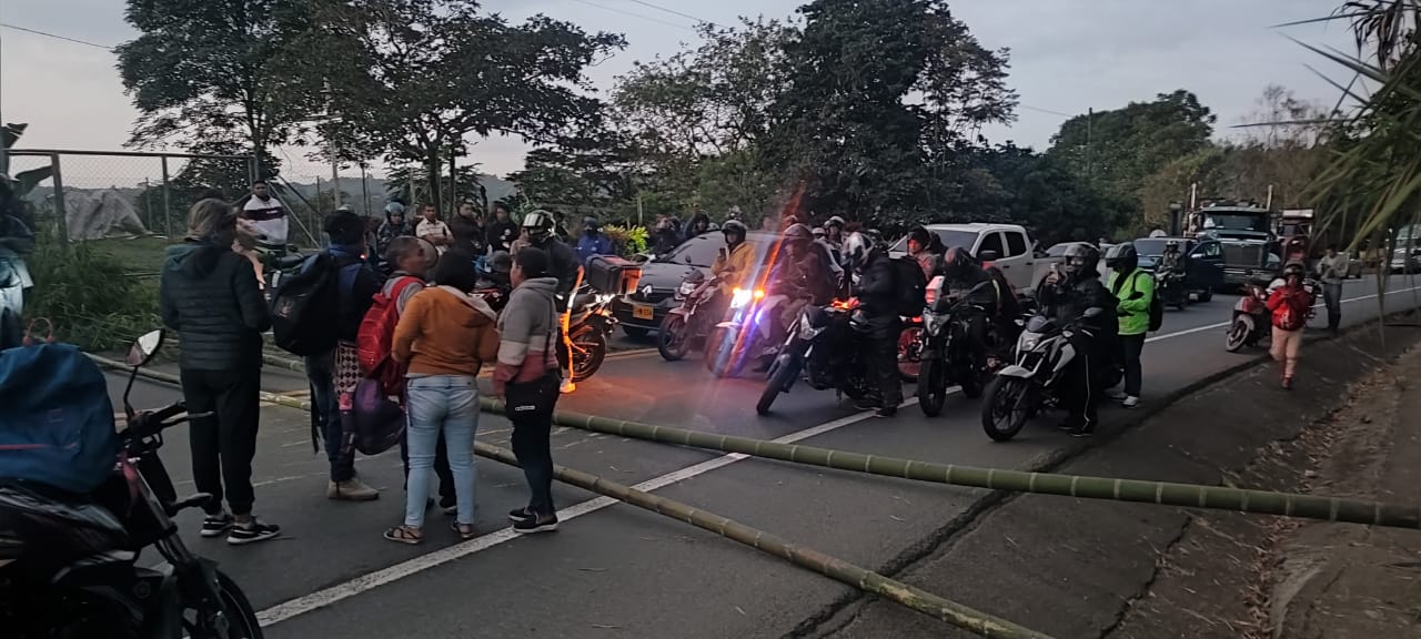 Bloqueo en la vía Popayán - Cali. Foto: Red de Apoyo Cauca.