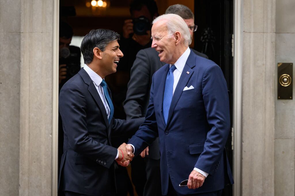 El presidente de EE.UU. se reunió con el premier Rishi Sunak. Foto: Leon Neal/Getty Images.