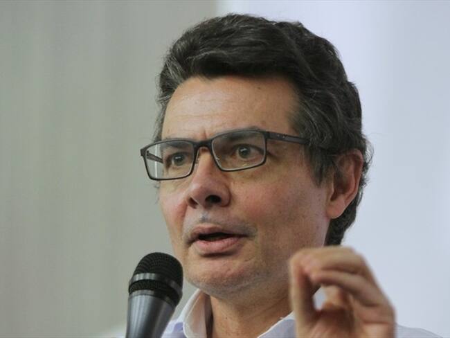 El viernes Alejandro Gaviria definiría su futuro en reunión con Los Andes