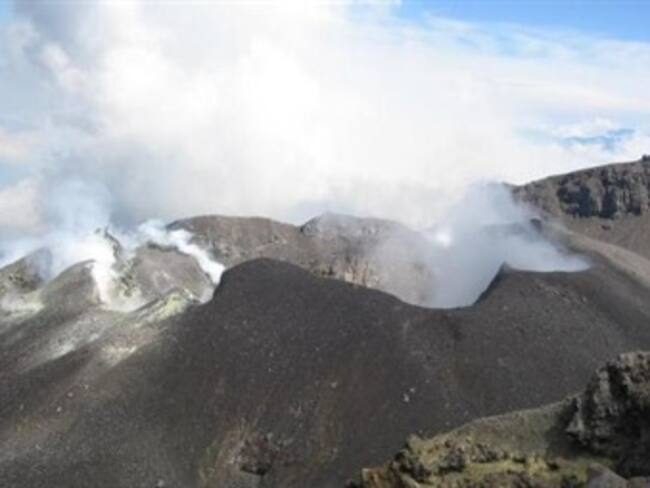 Advierten nuevo riesgo de erupción del volcán Galeras en el sur de Colombia
