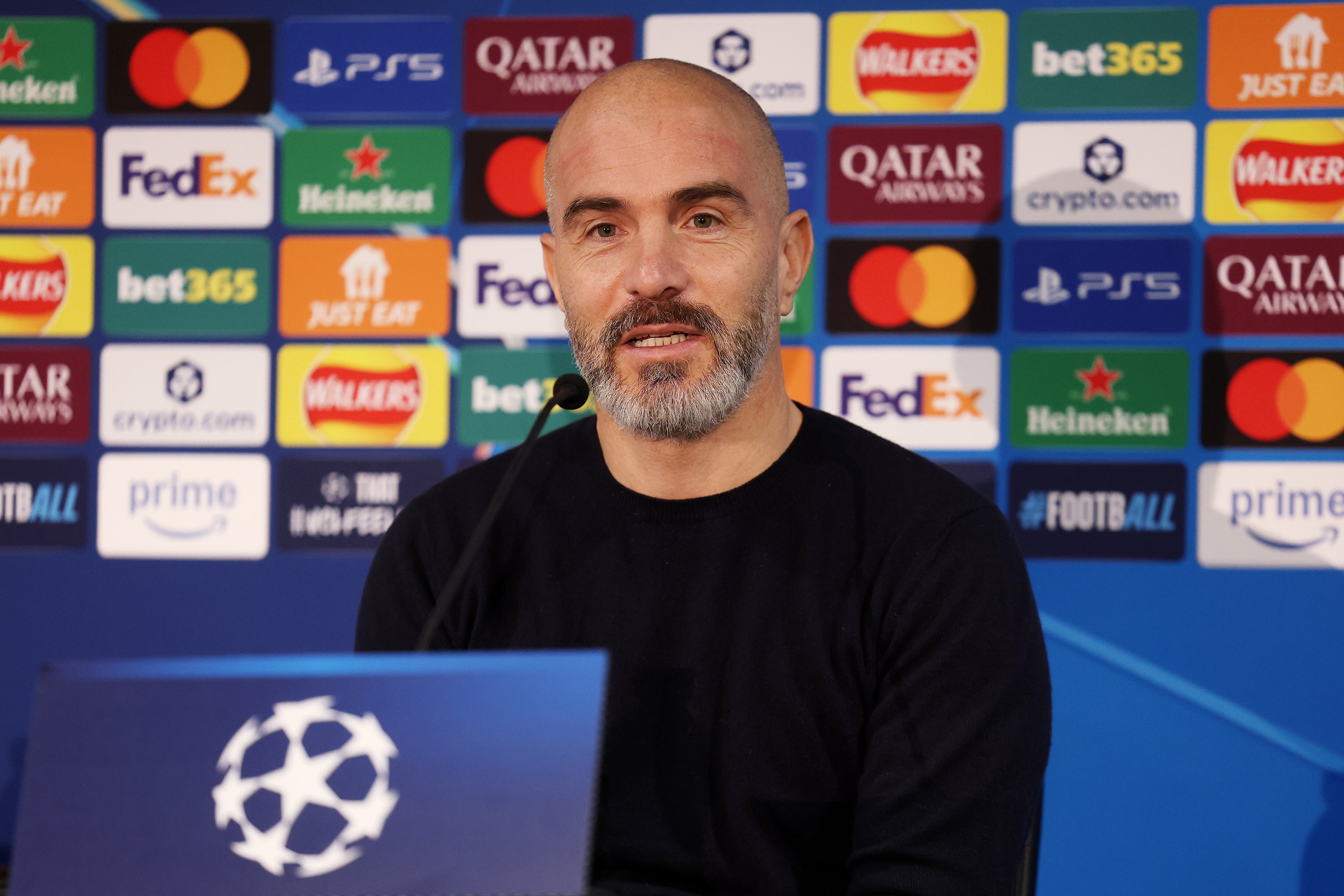 Enzo Maresca, habla durante la rueda de prensa previo al Chelsea vs. Barcelona de Champions League. FOTO: Andrew Redington/Getty Images