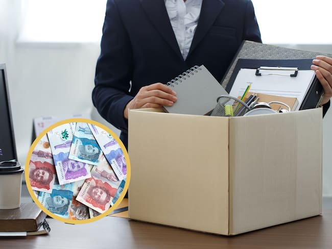 Persona empacando sus cosas en una caja después de renunciar a su empleo. En el círculo, imagen de billetes colombianos (Fotos vía GettyImages)