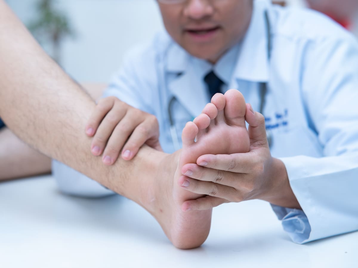 ¿Qué es la onicomicosis y cómo tratarla?: consejos para cuidar la salud de sus uñas