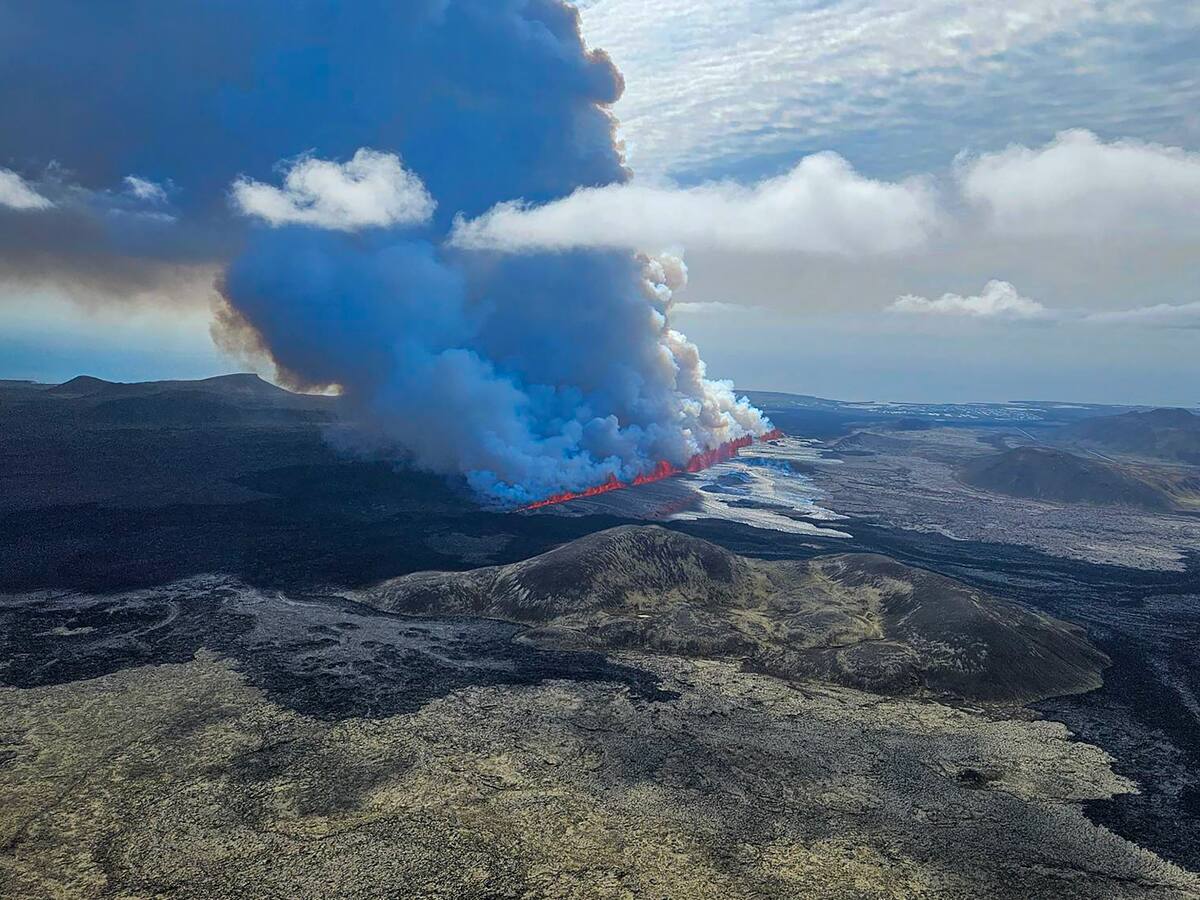 Volcán en Reykjanes, Islandia, volvió a entrar en erupción