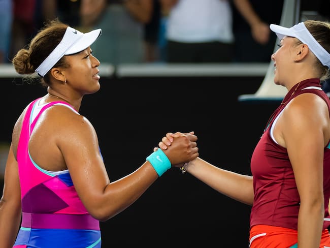 MELBOURNE, AUSTRALIA - JANUARY 21: Naomi Osaka of Japan and Amanda Anisimova of the United States meet at the net after Anisimovas victory in the third round singles match at the 2022 Australian Open at Melbourne Park on January 21, 2022 in Melbourne, Australia. (Photo by Robert Prange/Getty Images)