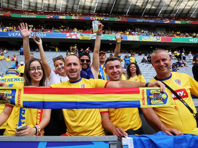 Hinchas de Rumania. EFE/EPA/MOHAMED MESSARA