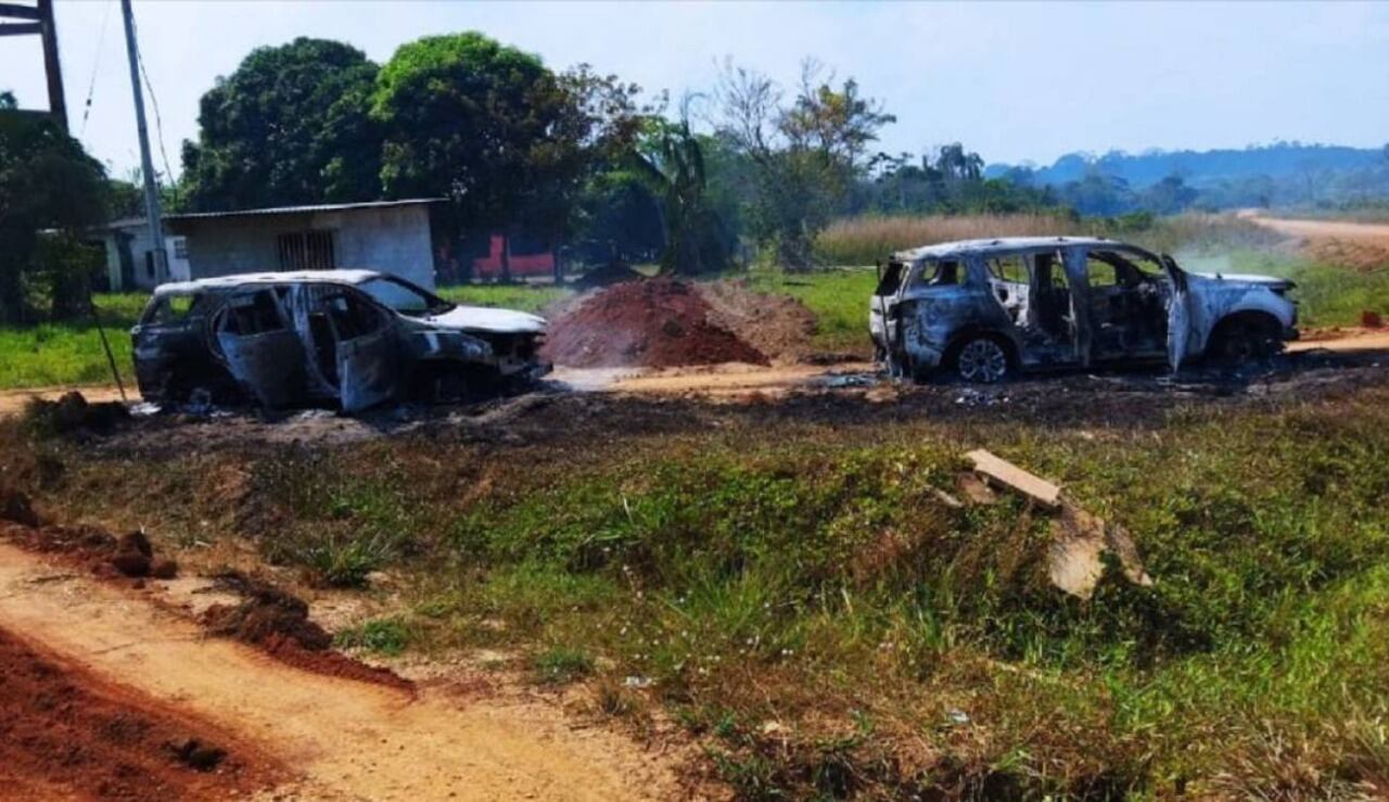 Grupo armado quemó dos camionetas de Naciones Unidas en Guaviare. Foto: Cortesía Gobernación
