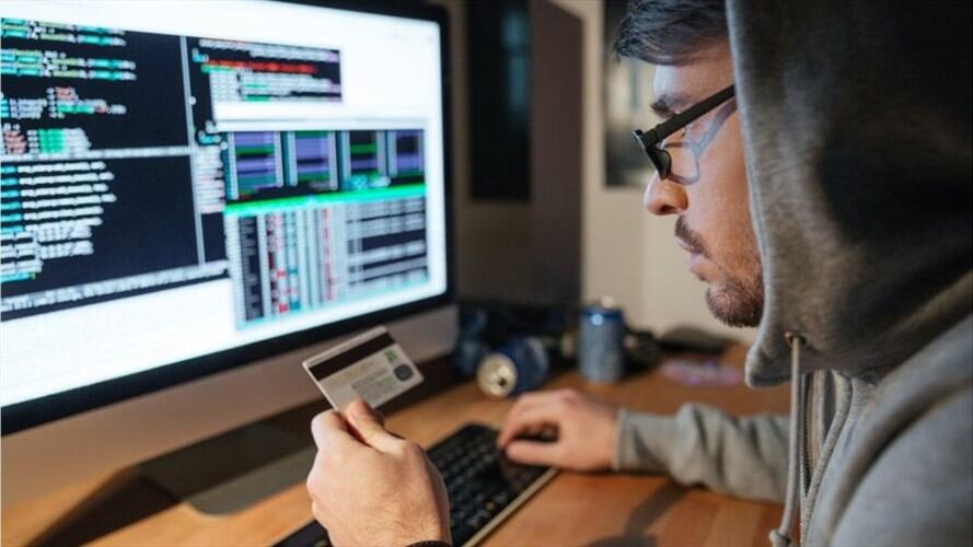 El objetivo de la mayoría de estafas por internet es hacerse con los números de cuentas bancarias o tarjetas de crédito de la víctima. Foto: BBC Mundo.